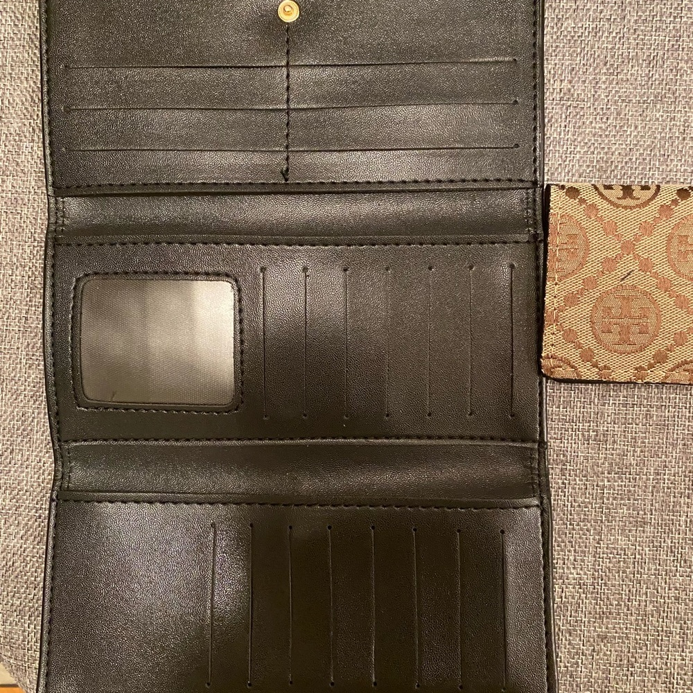 Tory Burch Beige and Tan Logo Continental Wallet - Picture 3 of 7